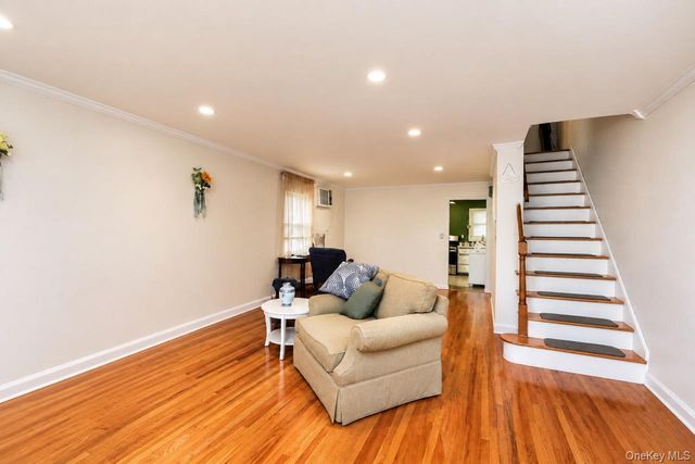 10 Hitchcock Avenue, Staten Island, NY 10306