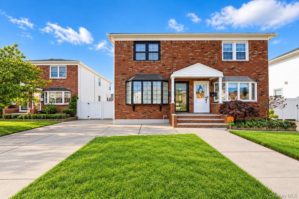 10 Hitchcock Avenue, Staten Island, NY 10306