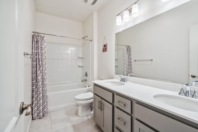 775 E Curtis Avenue, Fowler, CA 93625