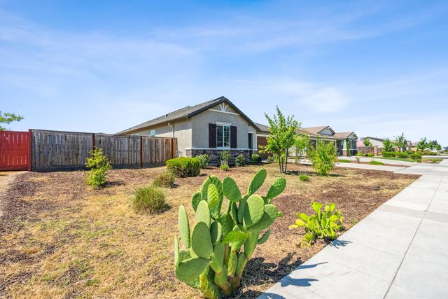 775 E Curtis Avenue, Fowler, CA 93625