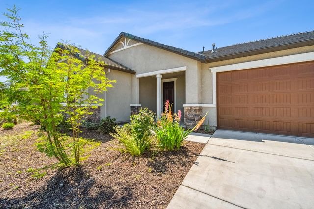 775 E Curtis Avenue, Fowler, CA 93625