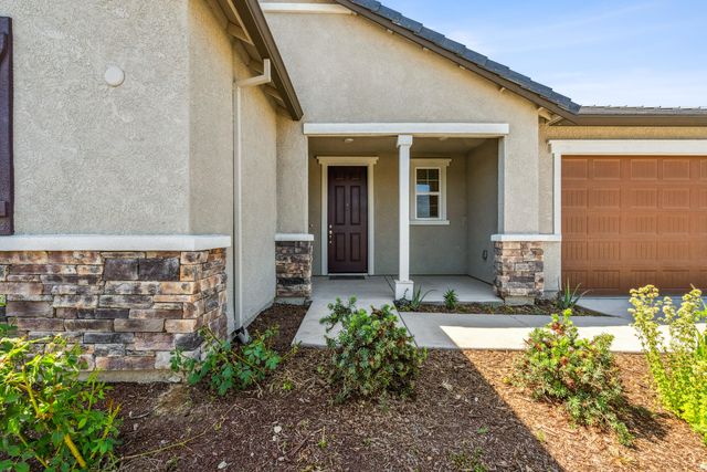 775 E Curtis Avenue, Fowler, CA 93625
