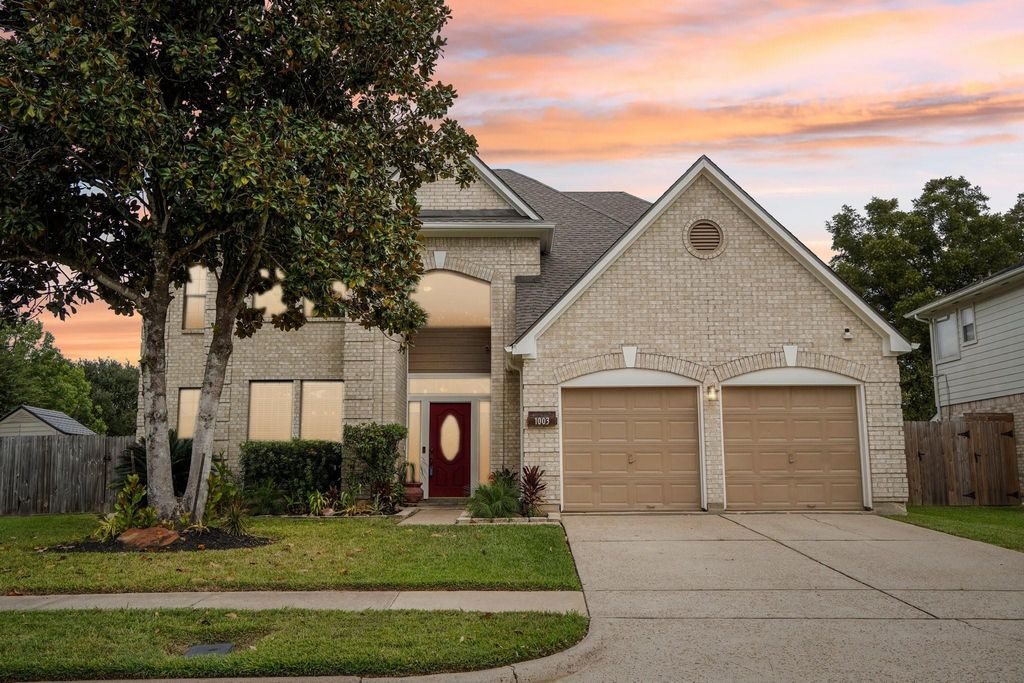 1003 Canterbury Drive, Pearland, TX 77584