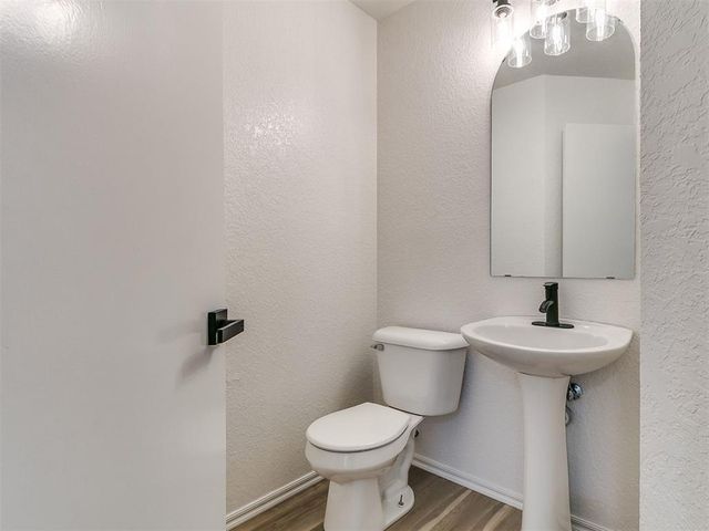 3504 Quail Run Drive, Moore, OK 73160