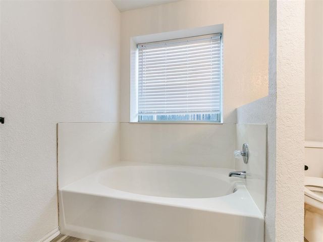 3504 Quail Run Drive, Moore, OK 73160