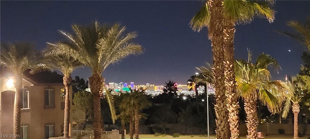 2305 HORIZON RIDGE 3923, Henderson, NV 89052