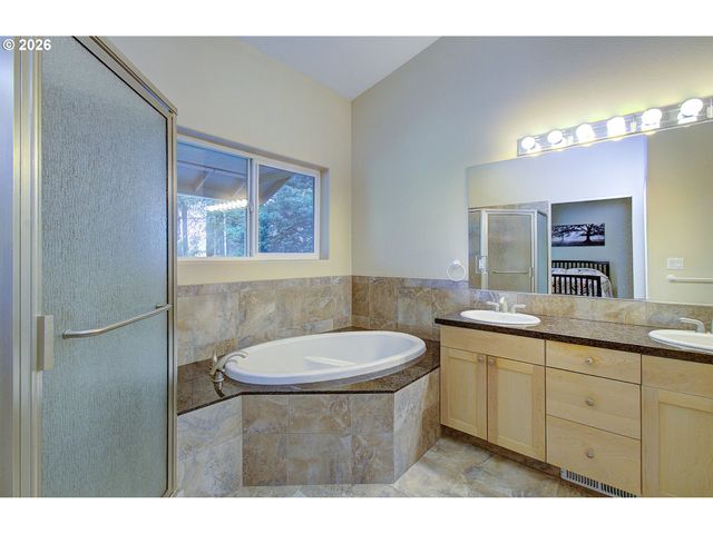20016 Ne 164TH St, Brush Prairie, WA 98606