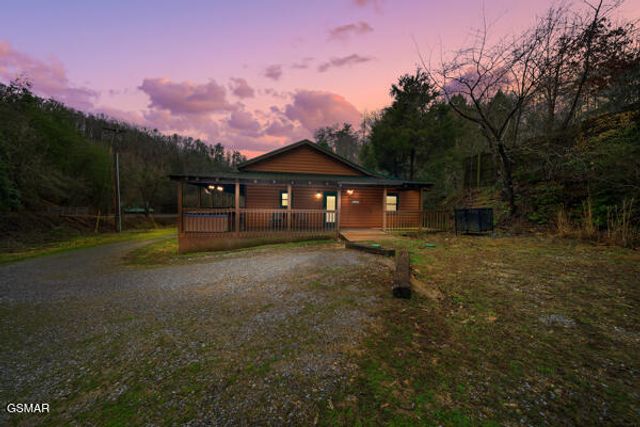 1999 E Mountain View Way, Sevierville, TN 37862