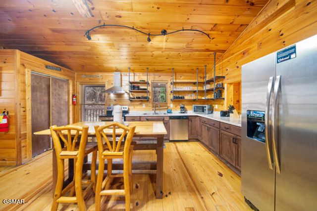 1999 E Mountain View Way, Sevierville, TN 37862