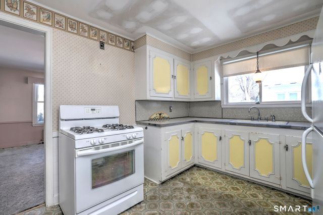 84 Hodge Avenue, Ansonia, CT 06401