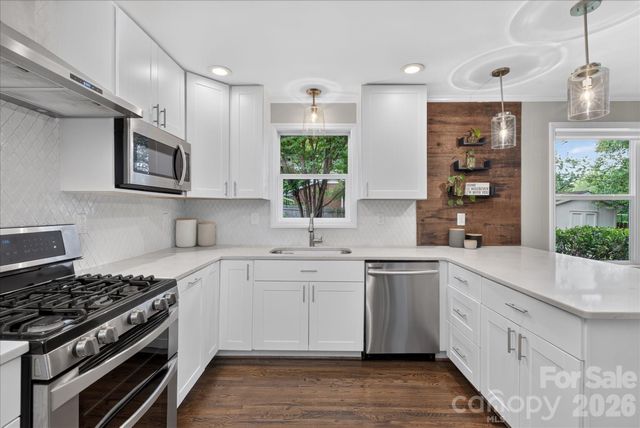 5201 Glenham Drive, Charlotte, NC 28210
