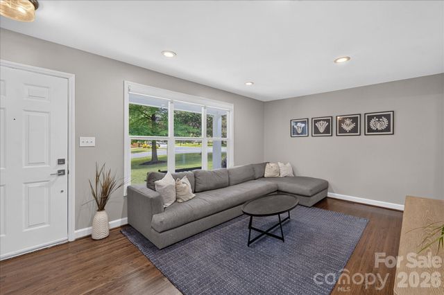 5201 Glenham Drive, Charlotte, NC 28210