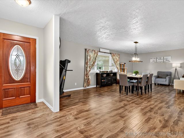 1412 Meadow Lane, Bartlesville, OK 74006