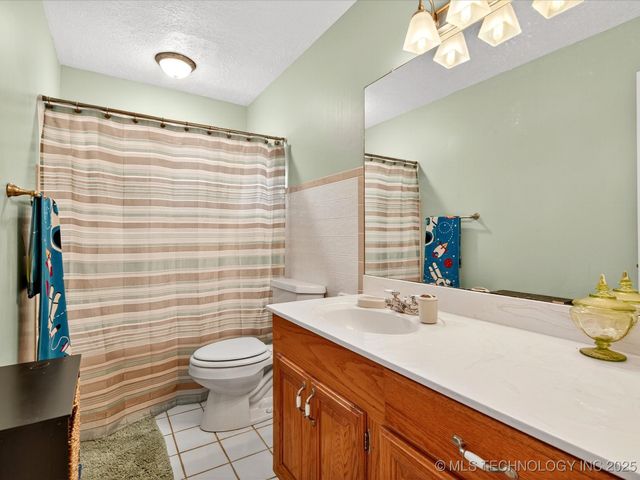 1412 Meadow Lane, Bartlesville, OK 74006