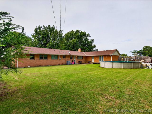 1412 Meadow Lane, Bartlesville, OK 74006
