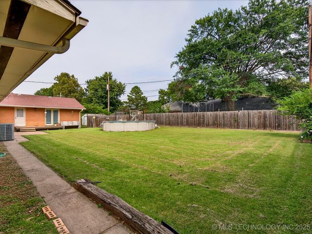 1412 Meadow Lane, Bartlesville, OK 74006