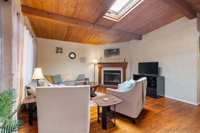 2437 Laurie, San Diego, CA 92105