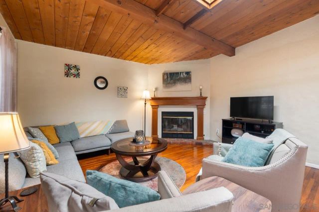 2437 Laurie, San Diego, CA 92105