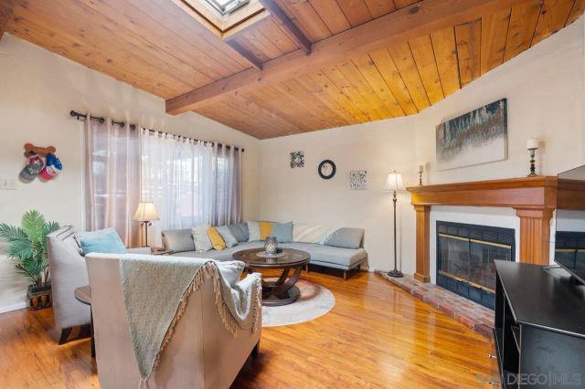 2437 Laurie, San Diego, CA 92105