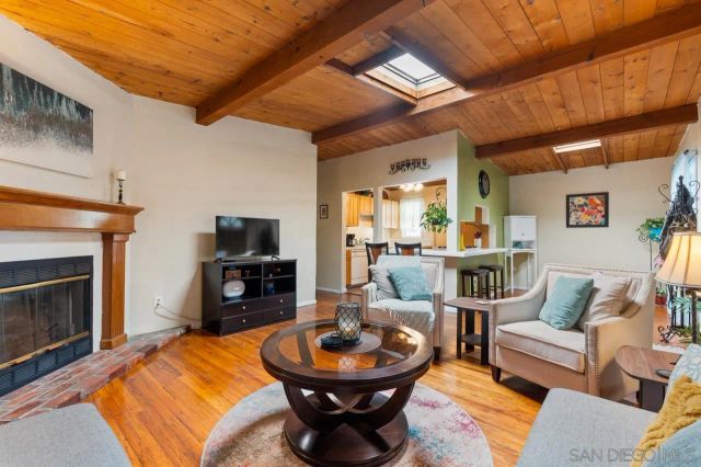 2437 Laurie, San Diego, CA 92105