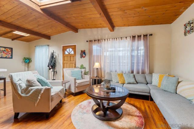 2437 Laurie, San Diego, CA 92105