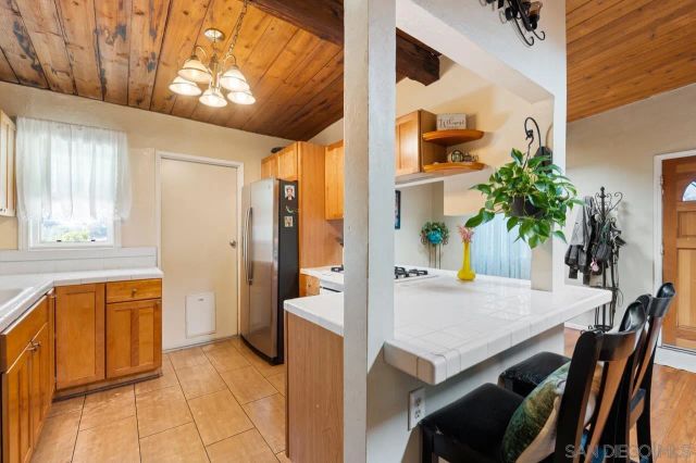 2437 Laurie, San Diego, CA 92105