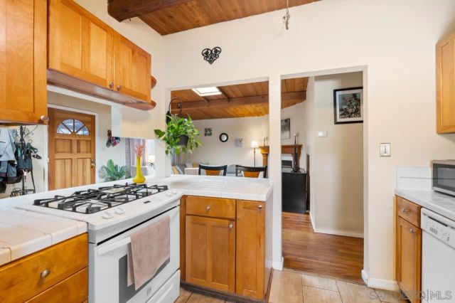 2437 Laurie, San Diego, CA 92105
