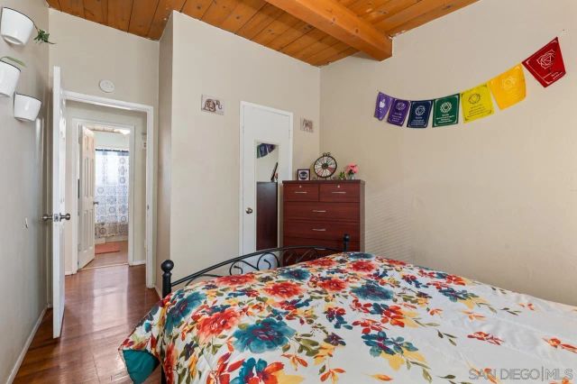 2437 Laurie, San Diego, CA 92105