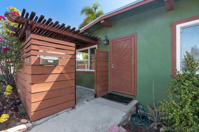 2437 Laurie, San Diego, CA 92105