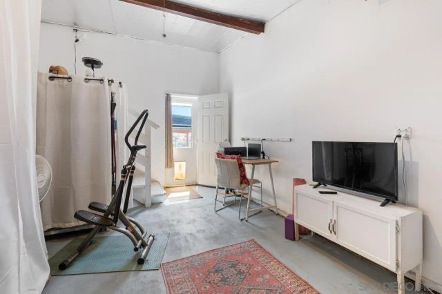 2437 Laurie, San Diego, CA 92105