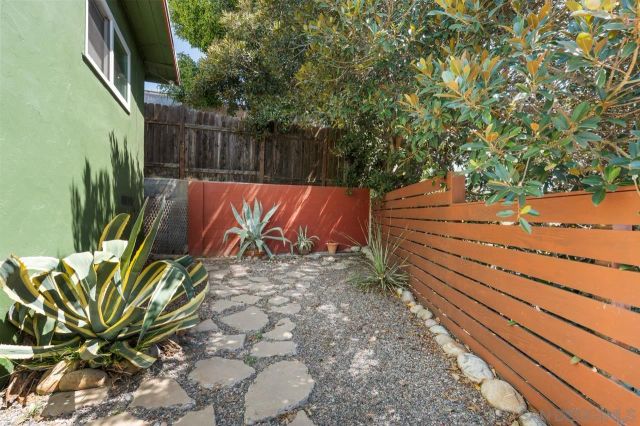 2437 Laurie, San Diego, CA 92105