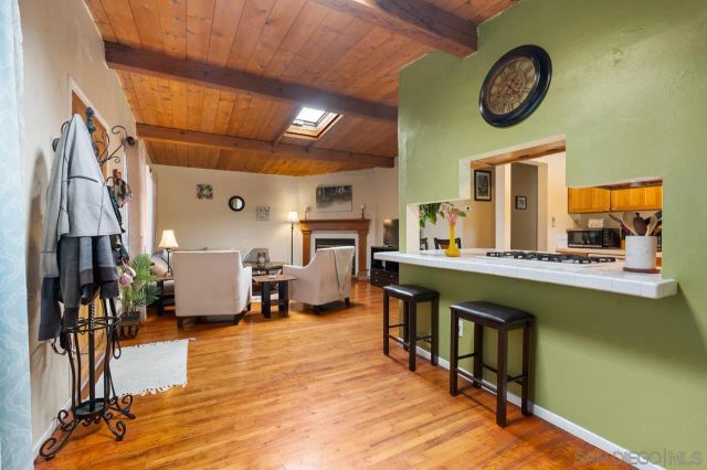 2437 Laurie, San Diego, CA 92105