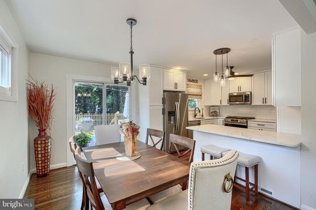 8 RIDGEFIELD RD, Lutherville Timonium, MD 21093