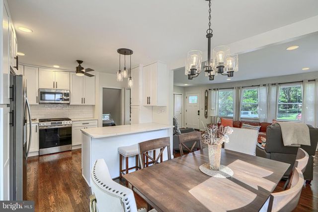 8 RIDGEFIELD RD, Lutherville Timonium, MD 21093