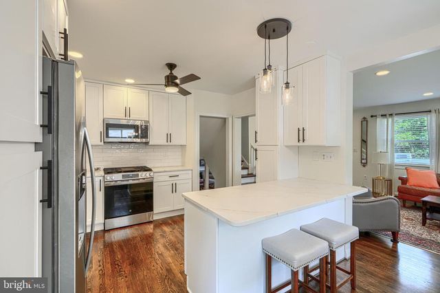 8 RIDGEFIELD RD, Lutherville Timonium, MD 21093
