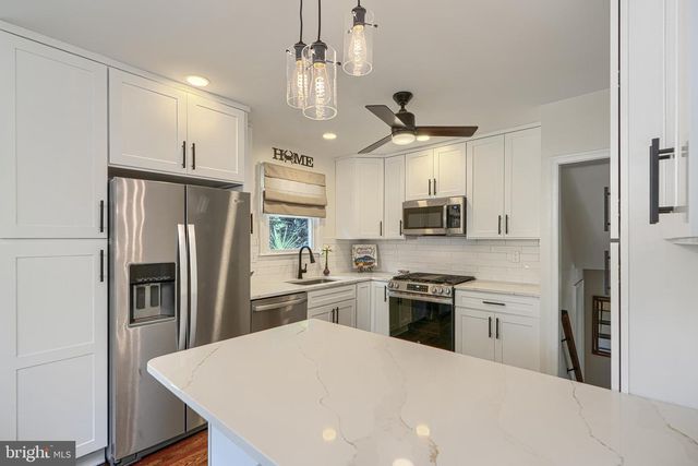 8 RIDGEFIELD RD, Lutherville Timonium, MD 21093