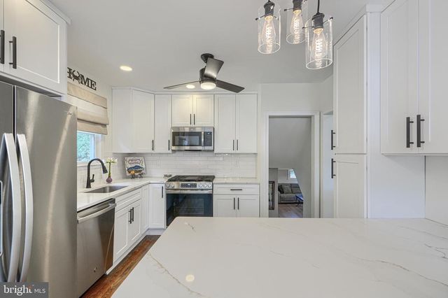 8 RIDGEFIELD RD, Lutherville Timonium, MD 21093