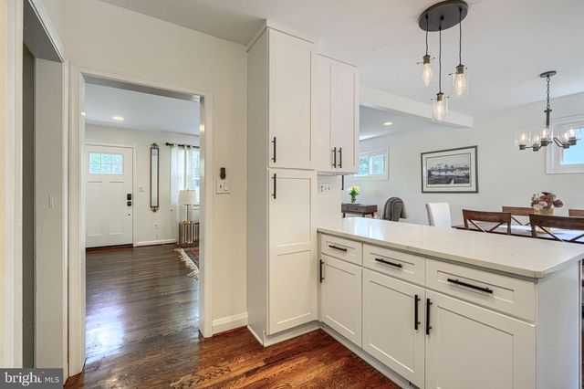 8 RIDGEFIELD RD, Lutherville Timonium, MD 21093