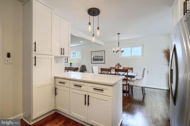8 RIDGEFIELD RD, Lutherville Timonium, MD 21093