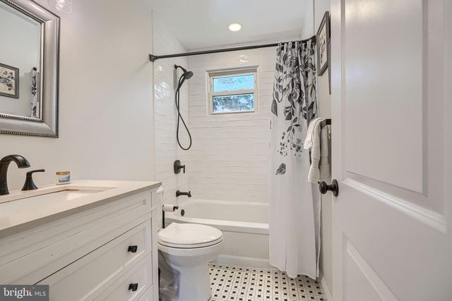 8 RIDGEFIELD RD, Lutherville Timonium, MD 21093