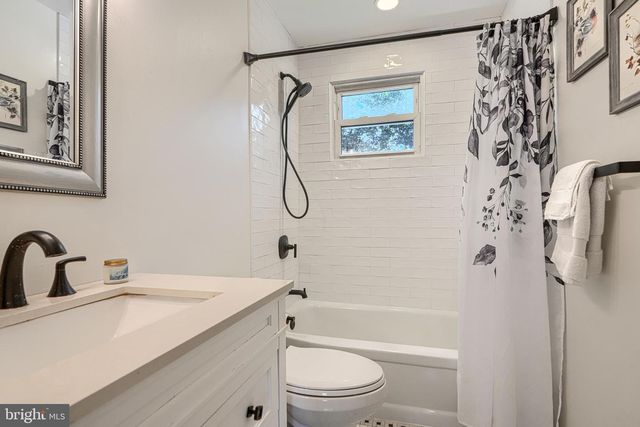 8 RIDGEFIELD RD, Lutherville Timonium, MD 21093