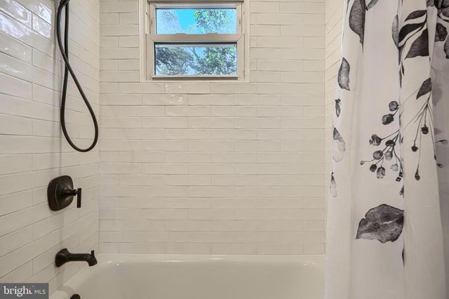 8 RIDGEFIELD RD, Lutherville Timonium, MD 21093