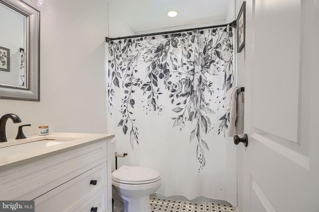 8 RIDGEFIELD RD, Lutherville Timonium, MD 21093