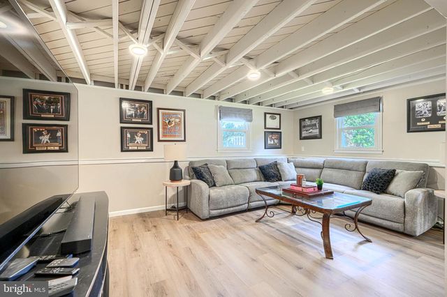 8 RIDGEFIELD RD, Lutherville Timonium, MD 21093