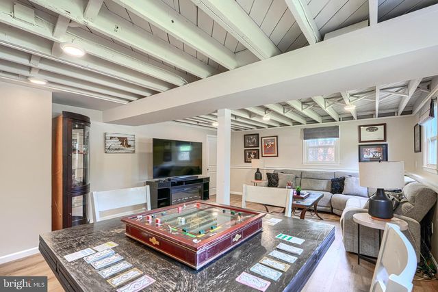 8 RIDGEFIELD RD, Lutherville Timonium, MD 21093