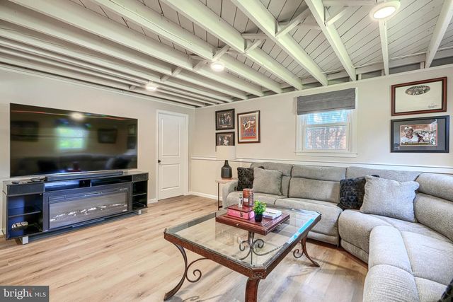 8 RIDGEFIELD RD, Lutherville Timonium, MD 21093