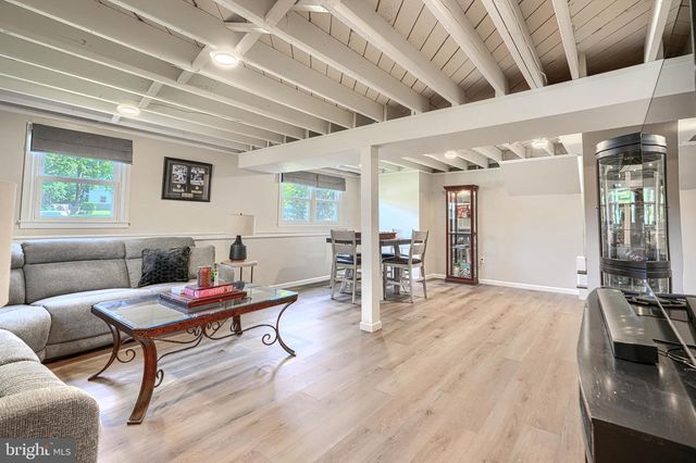 8 RIDGEFIELD RD, Lutherville Timonium, MD 21093