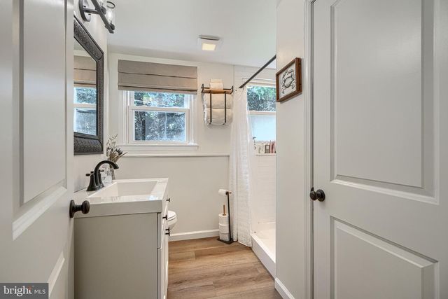 8 RIDGEFIELD RD, Lutherville Timonium, MD 21093