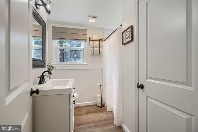 8 RIDGEFIELD RD, Lutherville Timonium, MD 21093
