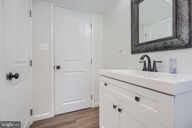 8 RIDGEFIELD RD, Lutherville Timonium, MD 21093